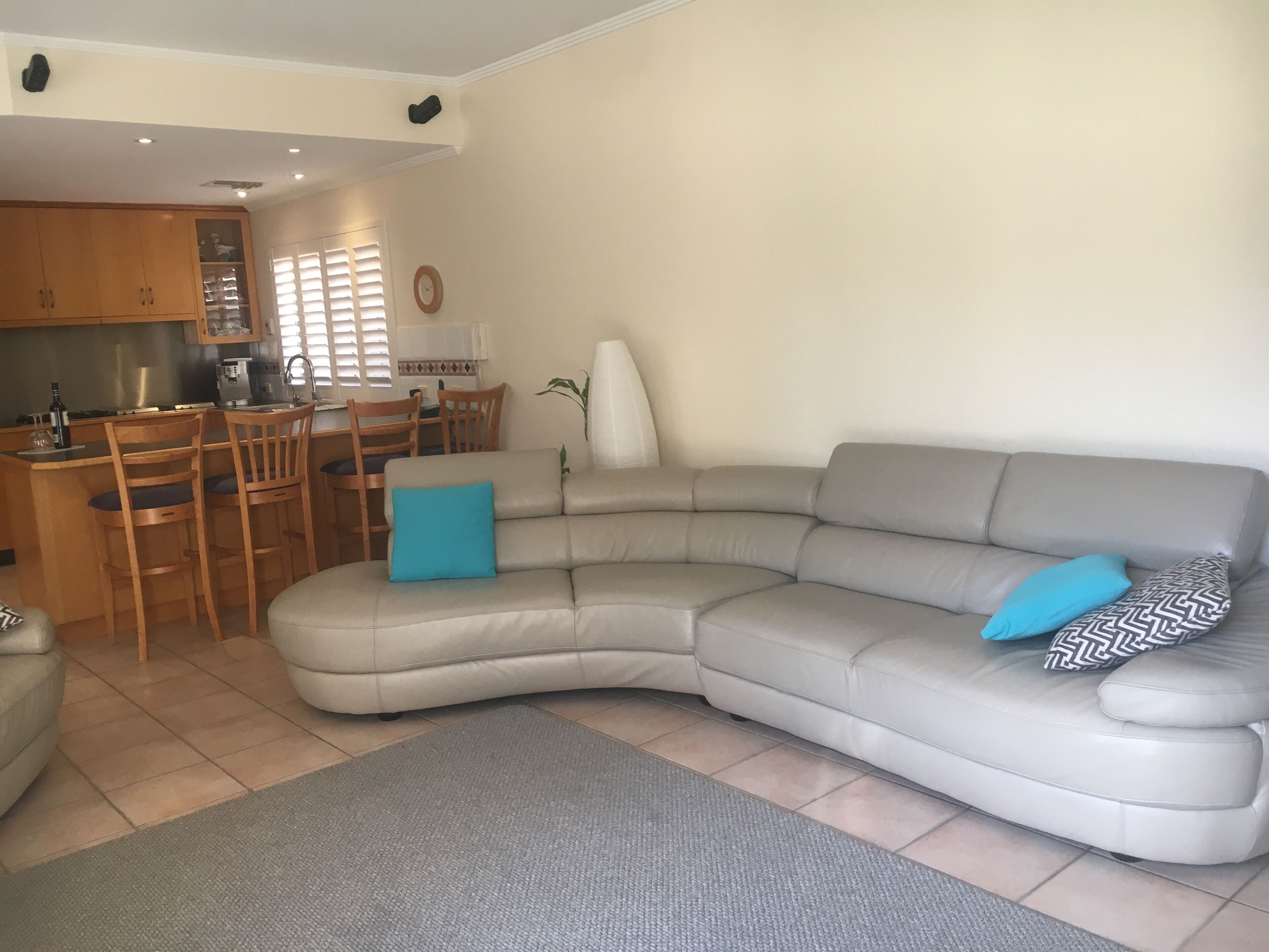 Easy stay Beachside Hove Executive spacious duplex home . Outside heated spa — image 21