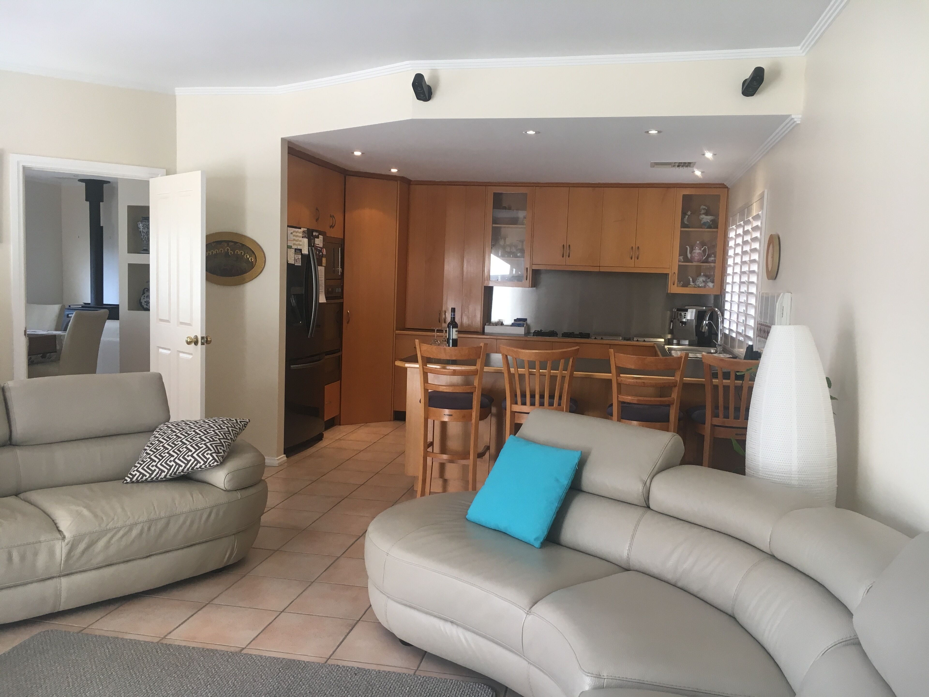 Easy stay Beachside Hove Executive spacious duplex home . Outside heated spa — image 22