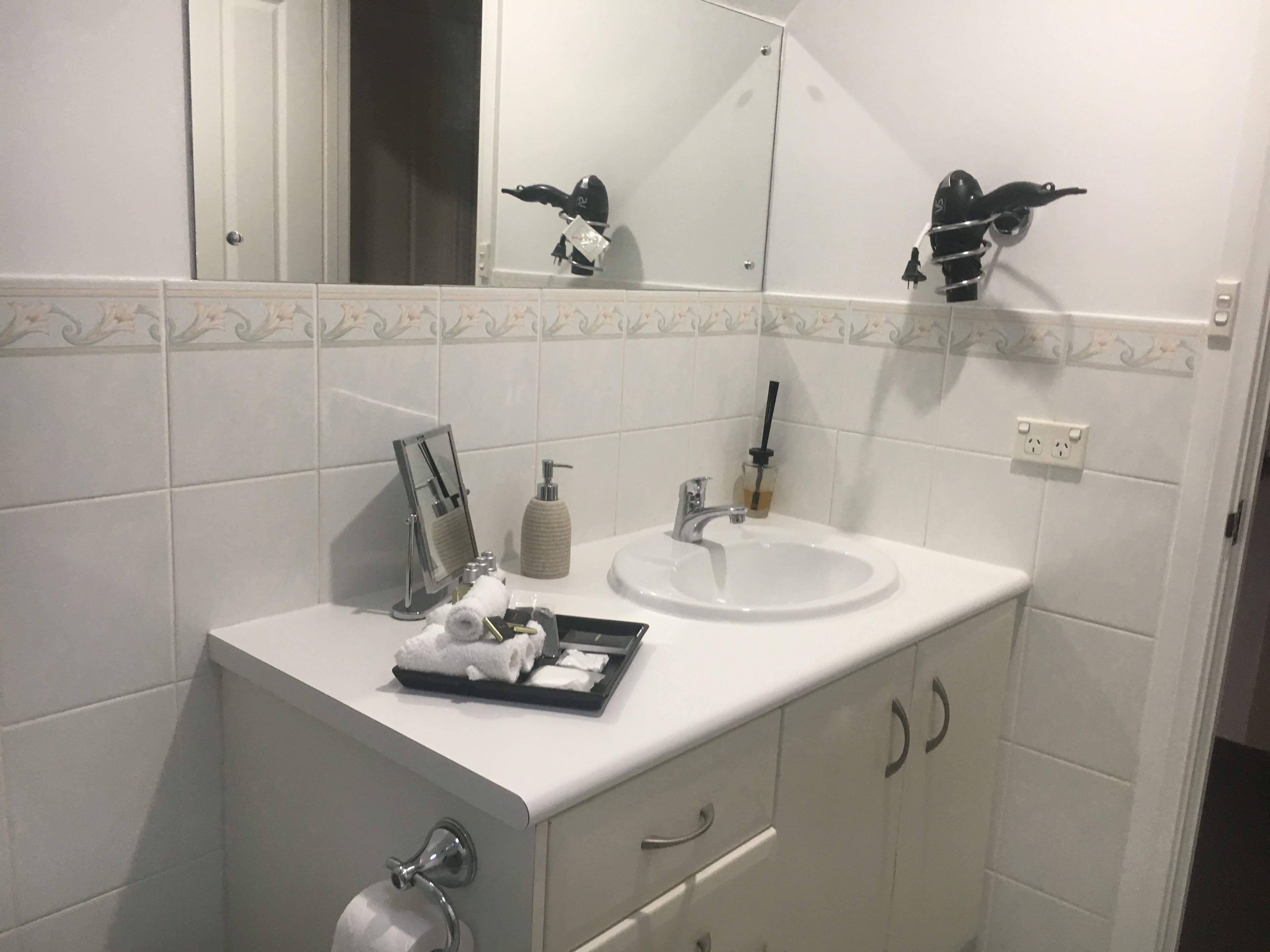 Easy stay Beachside Hove Executive spacious duplex home . Outside heated spa — image 24