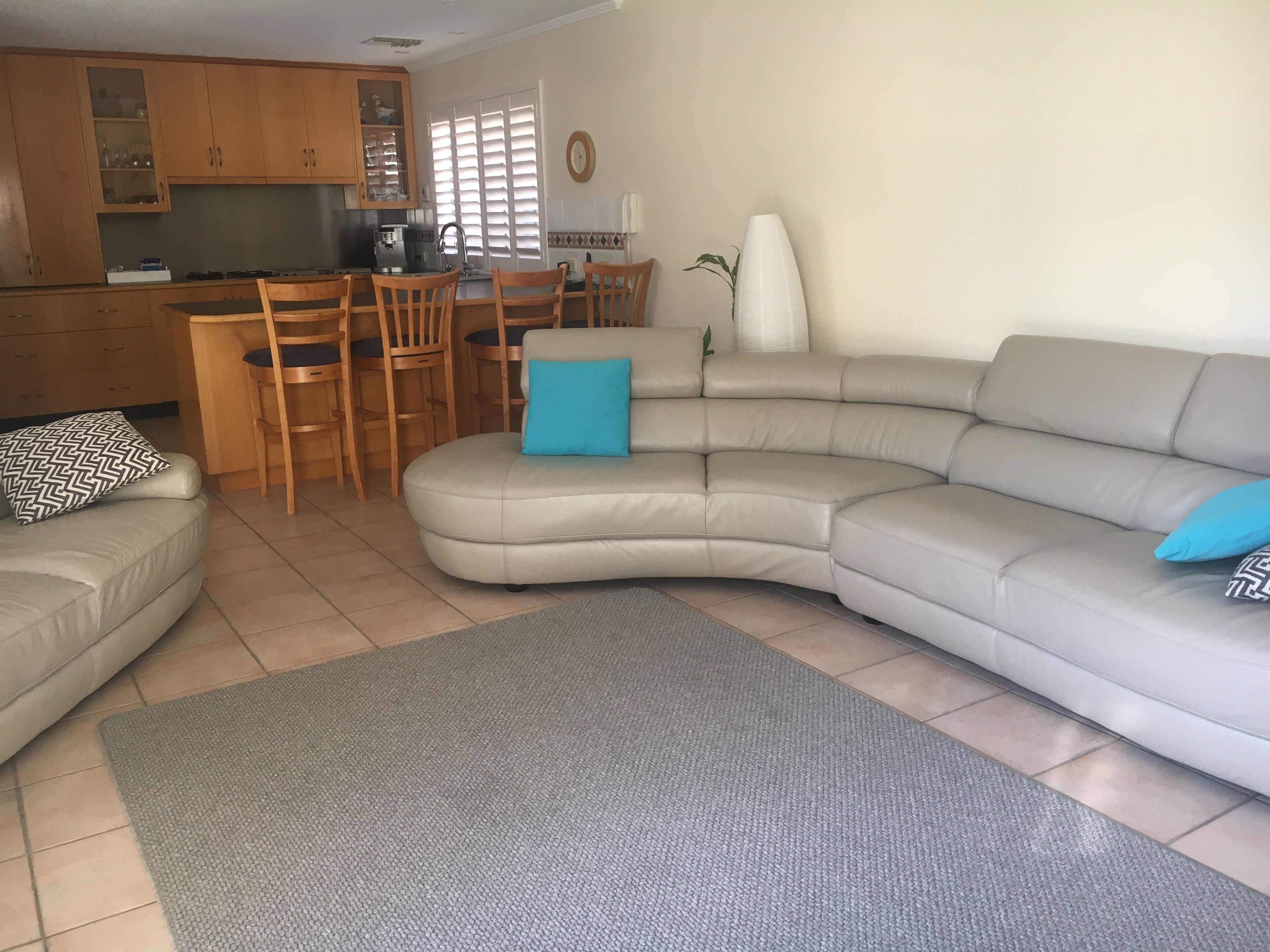 Easy stay Beachside Hove Executive spacious duplex home . Outside heated spa — image 27