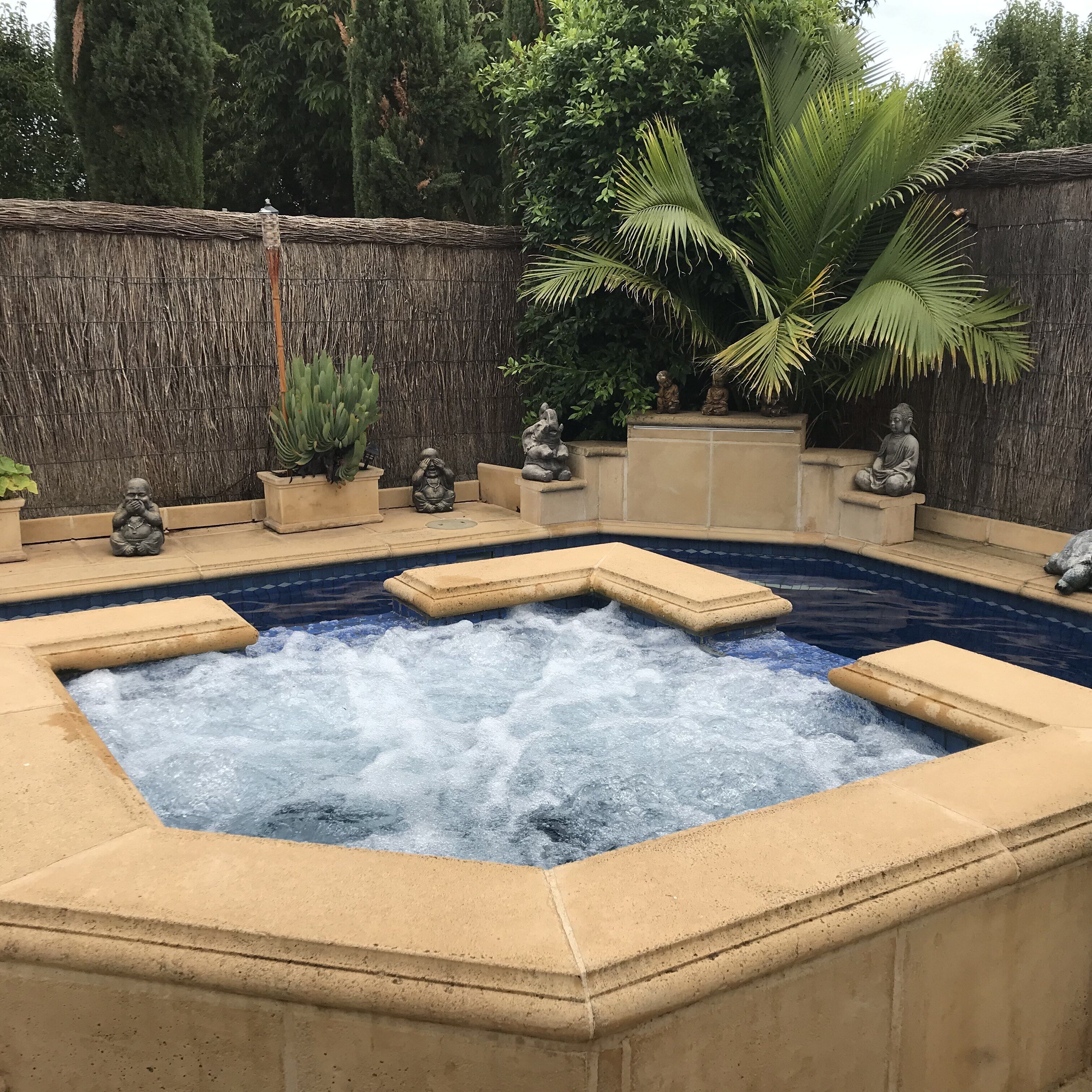 Easy stay Beachside Hove Executive spacious duplex home . Outside heated spa — image 30