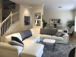 TV, fireplace - Easy stay Beachside Hove Executive spacious duplex home . Outside heated spa (Hove)