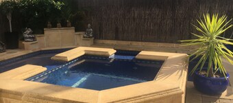 Easy stay Beachside Hove Executive spacious duplex home . Outside heated spa