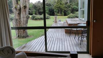 Premium Double Room, Garden View | Room amenity