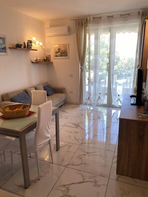 TV - Casa vacanze "Villa Mimosa" (Briatico)