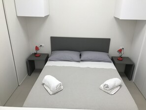 WiFi, bed sheets