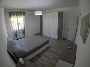 3 chambres, fer et planche à repasser, Wi-Fi, draps fournis