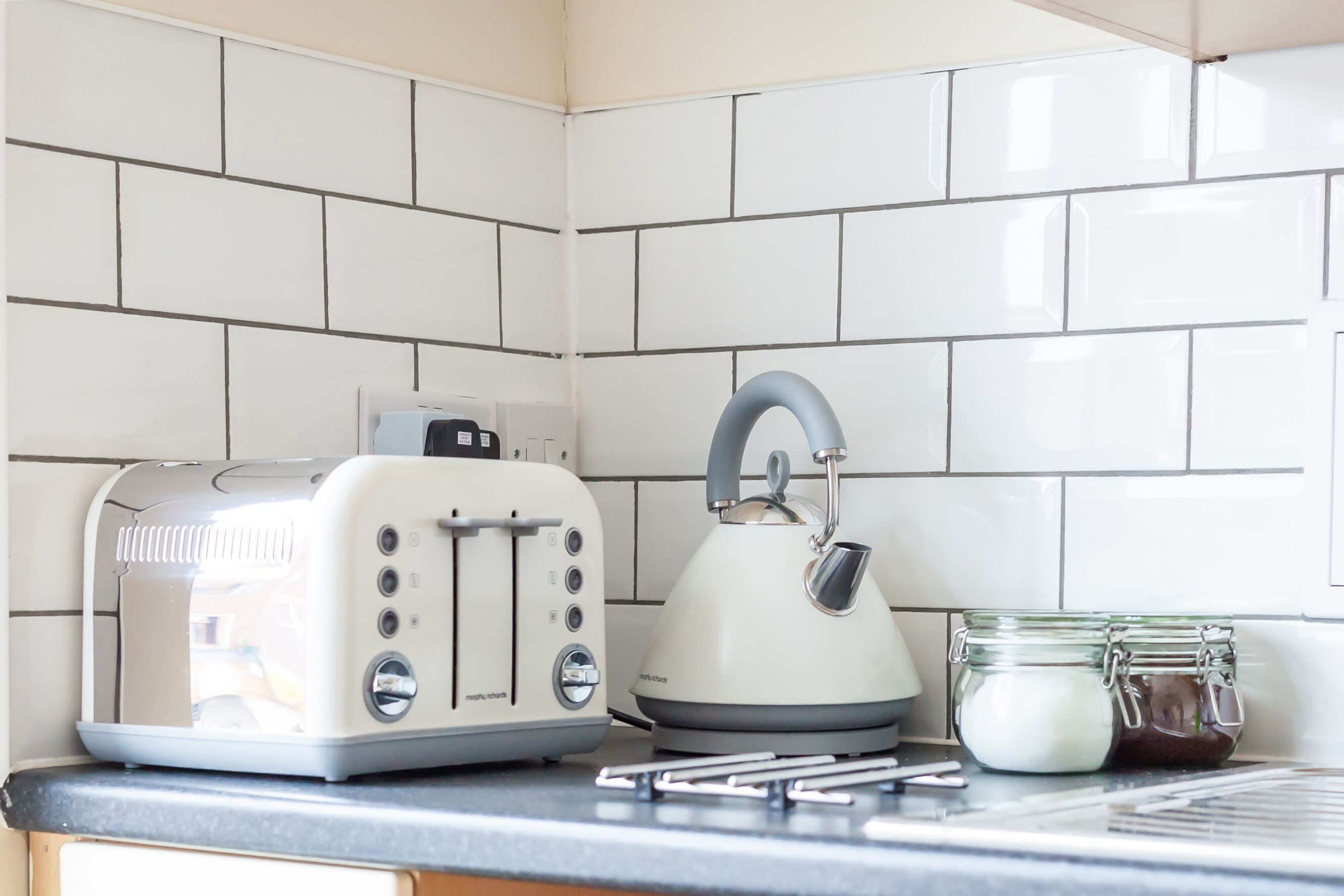 Coffee/tea maker, fridge, microwave, oven