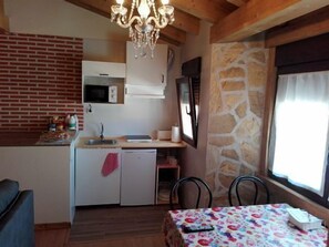 冷蔵庫、電子レンジ、コンロ、コーヒー / ティーメーカー