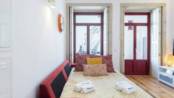 1 habitación, tabla de planchar con plancha, cuna de viaje y wifi