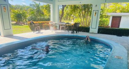 Casa piscina privada, ideal para familia, Tela (cerca de la playa 3 min)
