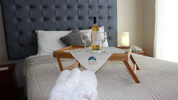 Romantic Double Room | Free WiFi, bed sheets