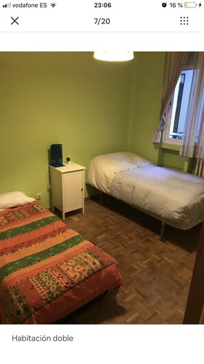 2 bedrooms, iron/ironing board, WiFi