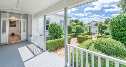 Magnificent Karaka Estate with Swimming Pool