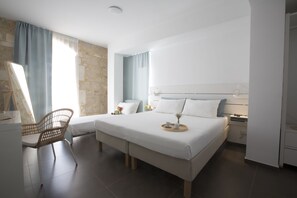 1 Schlafzimmer, Schreibtisch, Bügeleisen/Bügelbrett, Reisekinderbett