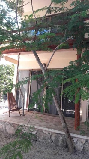 Family Room | Down comforters, iron/ironing board, free WiFi, bed sheets - Iguana Rana Cabins Bacalar (Bacalar)