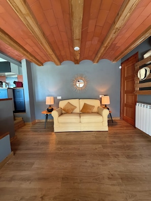 Smart TV, DVD player - Beautiful studio/apartment with air conditioning and use of pool.  (Begur)