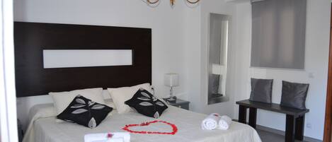 3 bedrooms, iron/ironing board, free WiFi