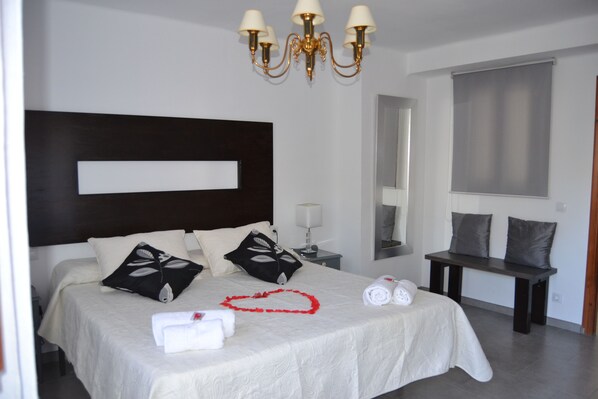 3 bedrooms, iron/ironing board, free WiFi