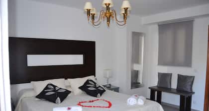 Casa Rural El Pozuelo three bedroom house total user use