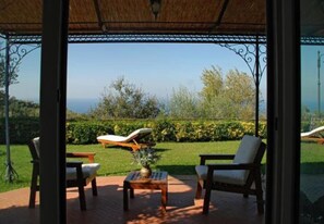 Terrace/patio - La Violetta Wonderful Villa in the heart of the Sorrento Coast (Massa Lubrense)