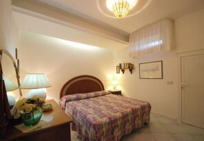 4 多间卧室、办公桌、熨斗/熨衣板、旅行婴儿床