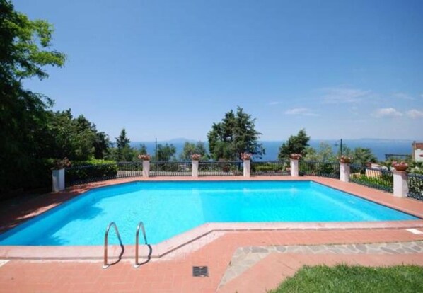 Outdoor pool - La Violetta Wonderful Villa in the heart of the Sorrento Coast (Massa Lubrense)