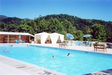 Pool. RESIDENCE LE FONTANE
