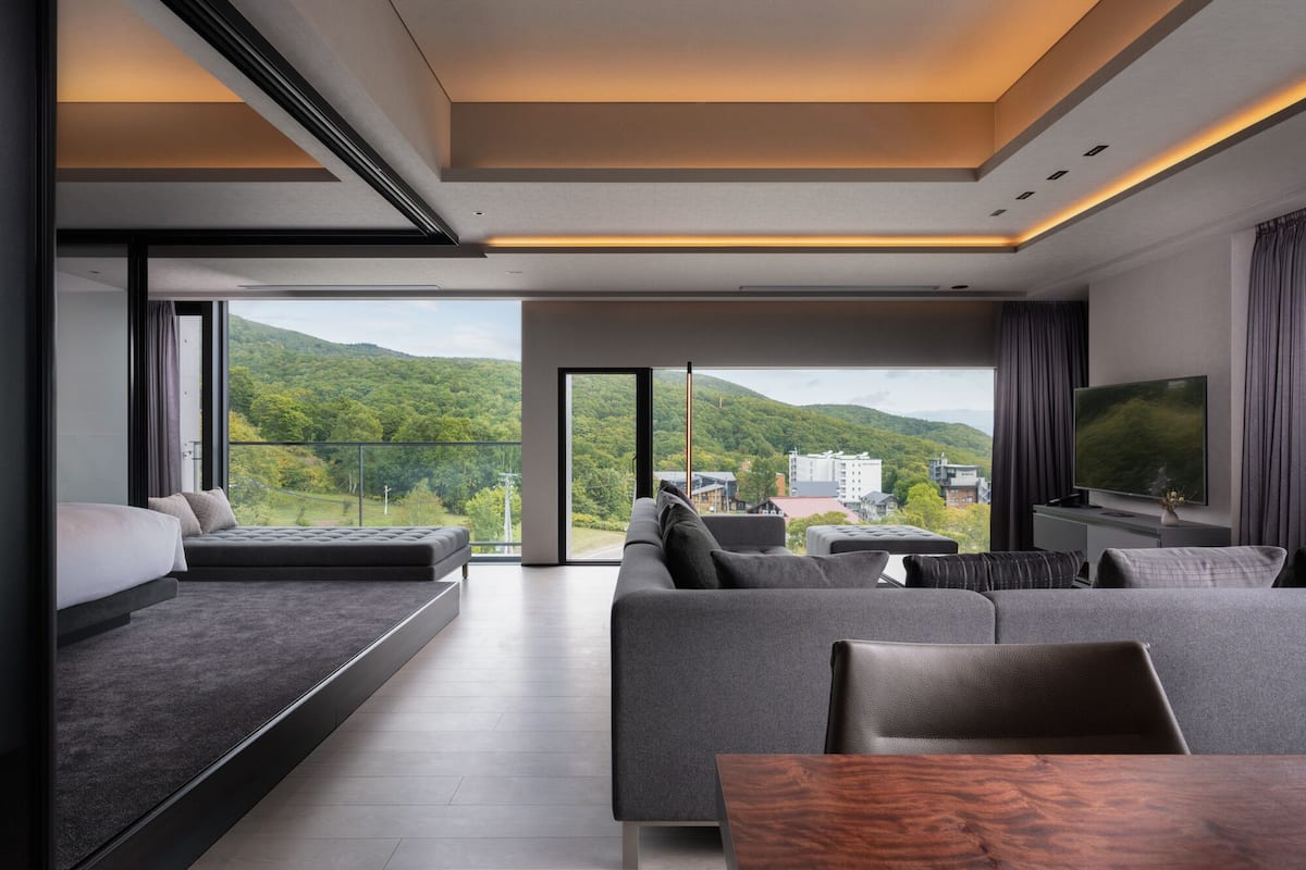 Deluxe Suite, 1 Bedroom | 1 bedroom, in-room safe, blackout drapes, soundproofing