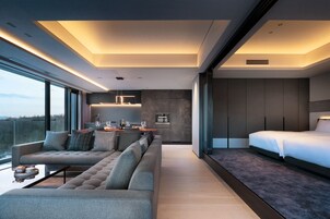 Deluxe Suite, 1 Bedroom | In-room safe, blackout drapes, soundproofing, free WiFi