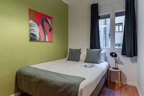 3 habitaciones, tabla de planchar con plancha, cuna de viaje y wifi 