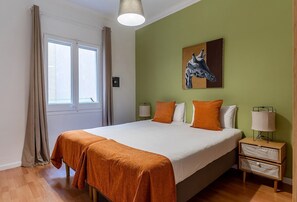 3 slaapkamers, een strijkplank/strijkijzer, reisbedje, wifi