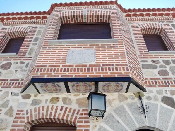 Exterior detail - Rural apartment El Claustro with barbecue for 4 people (Vega de Santa María)
