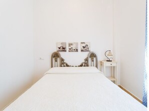 2 chambres, bureau, fer et planche à repasser, accès au Wi-Fi (inclus)