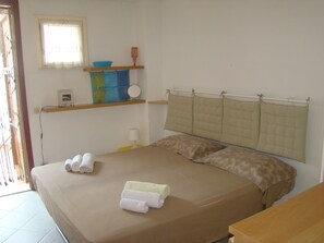 2 bedrooms, iron/ironing board, WiFi, bed sheets - CASA PARADISO Vacanze  (Costa Saracena - Castelluccio)
