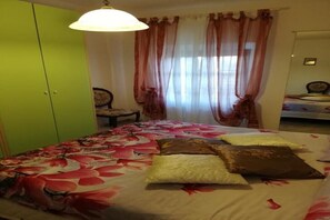 2 bedrooms, iron/ironing board, WiFi, bed sheets - Casa Al Castello. (Pontebosio)