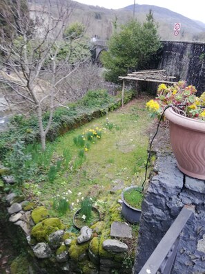 Property grounds - Casa Al Castello. (Pontebosio)