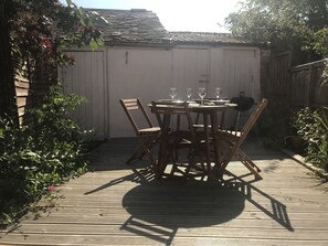 Outdoor dining - Bright & fresh, 3 storey market town house, Newent (Newent)