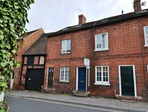 Exterior - Bright & fresh, 3 storey market town house, Newent (Newent)