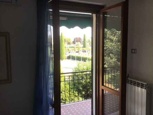 Interni
