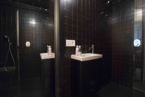 Shower, hair dryer, towels - Gorbeia | The Rentals Collection (San Sebastián)
