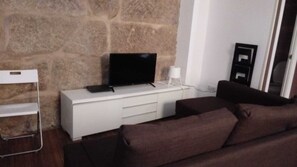 Fernseher, Kamin, DVD-Player