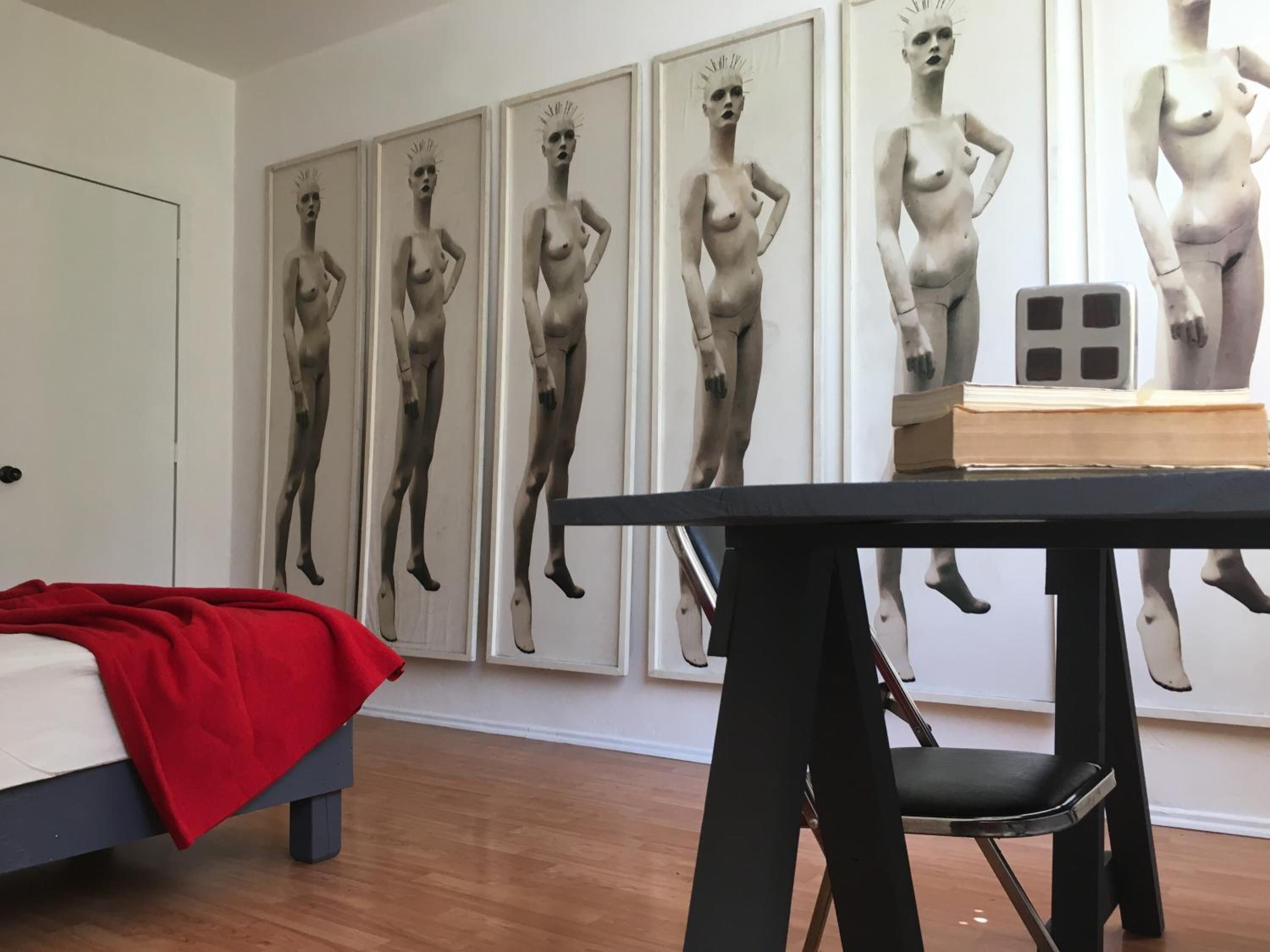 Espacio para trabajar con laptop, wifi gratis y ropa de cama 