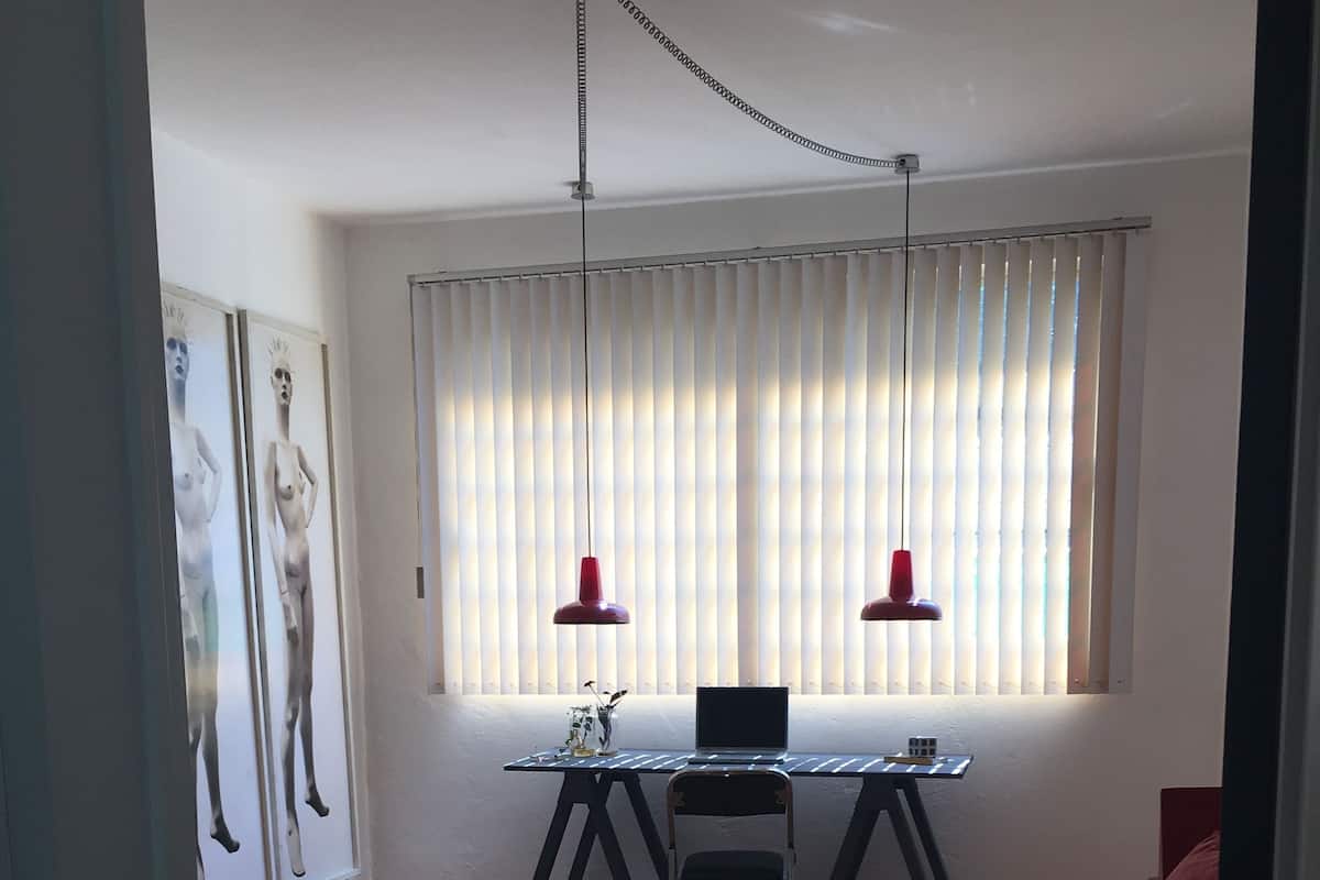 Eenpersoonskamer, gedeelde badkamer (#3 Roja) | Een laptopwerkplek, gratis wifi, beddengoed