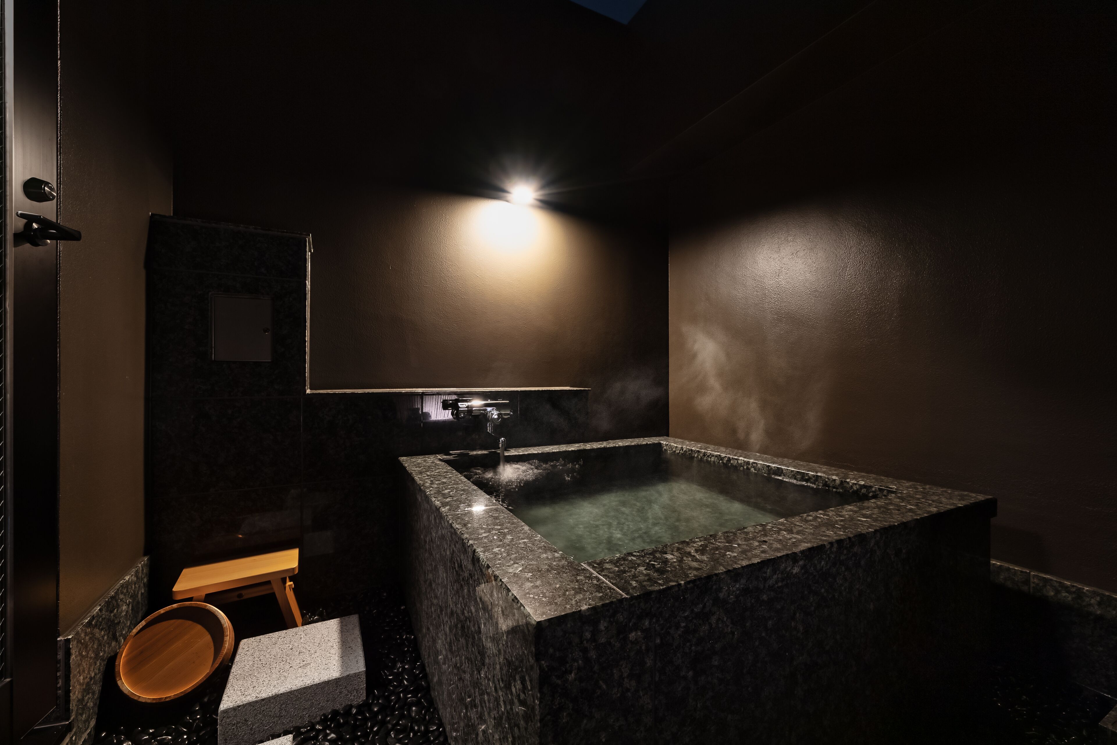 Separate tub and shower, deep soaking tub, free toiletries, hair dryer