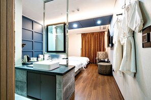 Standard-Zweibettzimmer | Waschbecken im Bad