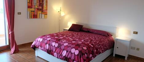 2 bedrooms, travel crib, WiFi, bed sheets