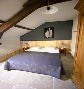 3 bedrooms, iron/ironing board, free WiFi - Le Figuier is a holiday home in the Dordogne with a private swimming pool (Saint-Amand-de-Coly)