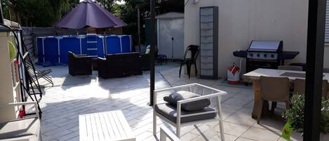 تناول الطعام بالخارج