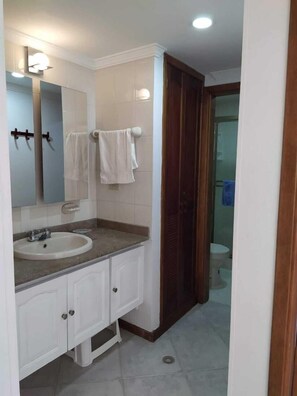 Shower - BEAUTIFUL SEA FRONT VIEW 2 (Santa Marta)